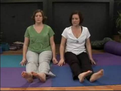 Doğum Öncesi Yoga Uzanır Ve Teşkil Etmektedir: Doğum Öncesi Yoga Bacak Uzanıyor Resim 1