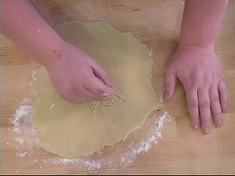 Nasıl Angel Cookies Yapmak: Nasıl Hamur Melek Tanımlama Bilgileri İçin Kesmek İçin