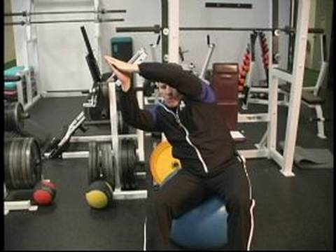 Çekirdek Egzersizler: Kol Hareketleri Bir Egzersiz Ball Çekirdek Eğitim İçin