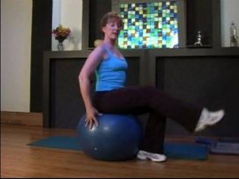 14 Egzersiz Topu Egzersiz : Egzersiz Topu İle Oturmuş Bacak Uzantıları 