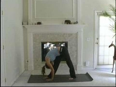Nasıl Yoga Teşkil Etmektedir Yeni Başlayanlar İçin: Nasıl Bir Piramit Yoga Pose