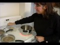 Yapma Sıcak Hububat Ve Kepekli Tahıllar: Cook Kahverengi Pirinç İçin Hazırlanıyor