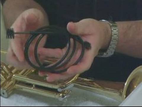 Nasıl Rüzgar Aletleri Temizlemek İçin: Bir Trompet Temizleme Araçları