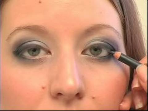 Mavi Göz Farı İpuçları : Uygulama Kalem Eyeliner Resim 1