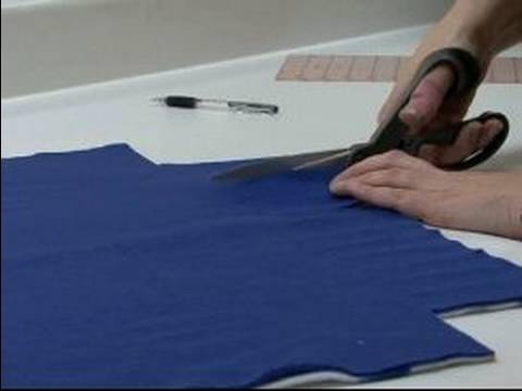 Nasıl Kravat Yapmak Battaniye: Eğik Çizgi Kravat Battaniye Yapmak İçin Kesmek Resim 1