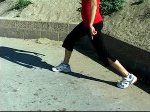 Daha Düşük Vücut Egzersiz Egzersizler: Walking Lunges Resim 1