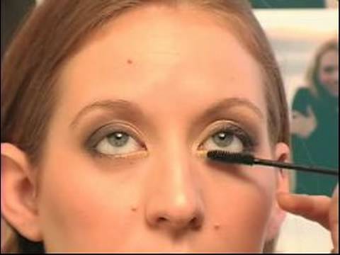 Altın Göz Farı İpuçları: Mascara Kirpik İçin Uygulanıyor.