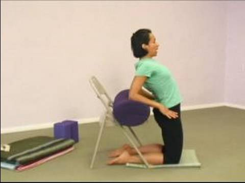 Gelişmiş Yoga Poses: Sandalye Yoga Omuz Streç Desteği Resim 1