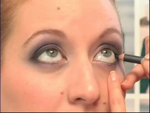 Mor Göz Farı İpuçları : Bir Kalem İle Uygulayarak Eyeliner 