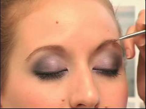 Mor Göz Farı İpuçları : Kaşları Toz Makyaj Uygulamak 