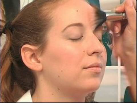 Mor Göz Farı İpuçları : Makyaj Uygulamak, Yüz Ve Vücut Parlatıcı 