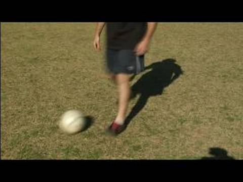 Futbol Top Sürme Hamle: İki Touch Futbol Spin Hareketi Resim 1