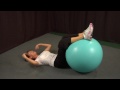İstikrar Ball Ab Egzersizleri: İstikrar Ball Ab Egzersizleri: Ters Diz İle Bukleler Resim 4