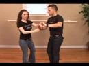 Bachata Dance Steps : Bachata Dans Adımları: İki Elle Döner Resim 4