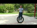 Off-Road Tek Tekerlekli Sirk Bisikletine Binme: Bir Daire İçinde Atlamalı Tek Tekerlekli Sirk Bisikletine Bunny