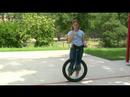 Off-Road Tek Tekerlekli Sirk Bisikletine Binme: Bir Daire İçinde Atlamalı Tek Tekerlekli Sirk Bisikletine Bunny Resim 3