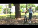 Off-Road Tek Tekerlekli Sirk Bisikletine Binme: Bir Engel Sürme Unicycle Resim 4