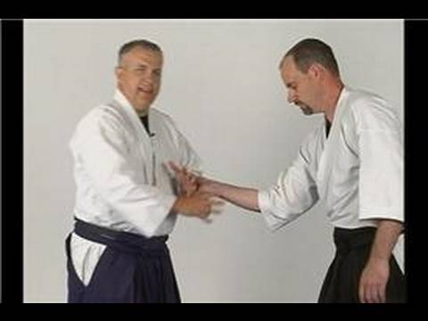 Atemi: Aikido Teknikleri: Atemi Üzerinden Bir Tek Bilek Kapmak