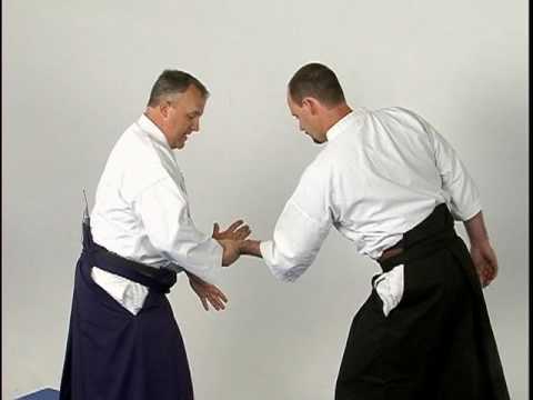 Kokyunage Temel Aikido Teknikleri: Aikido Teknikleri: Kokyunage Karşı Bir Tek Bilek Kapmak Resim 1