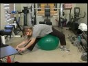 Egzersiz Topları İle Esnekliği : Bir Egzersiz Topu Üzerinde Esneklik İçin Bacak Uzanır  Resim 3
