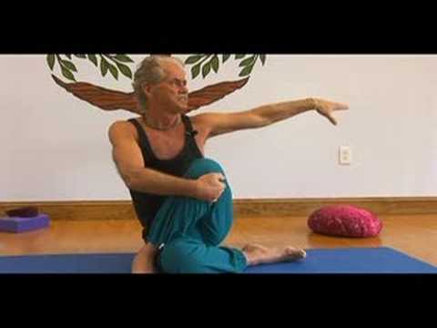 Nazik Yoga Poses: Sol Spinal Büküm Oturan Yoga