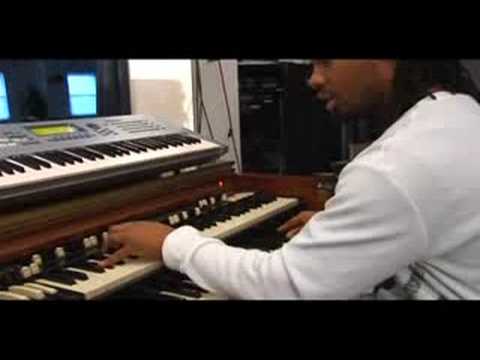 Hammond B3 Minör Akorları: Hammond B3 İpuçları: Bas Minör Akorları İçin Ekleme