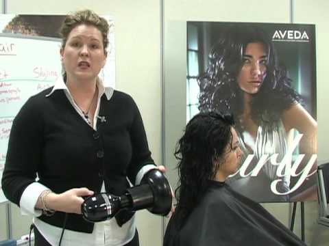 Stil Kıvırcık Saç: Saç Kıvırmak İçin Bir Difüzör Kullanarak