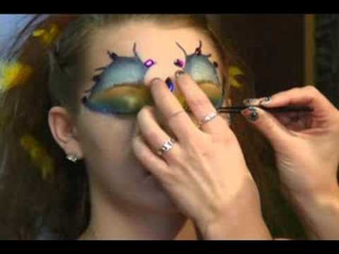 Fantezi Göz Makyajı: Kirpik İçin Fantastik Makyaj Uygulamak. Resim 1