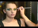 Fantezi Göz Makyajı: Vurgulayıcı İçin Fantastik Makyaj Uygulamak. Resim 3