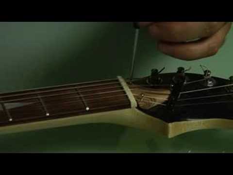 Bir Elektro Gitar Up Ayarlama: Bir Gitarın Truss Rod Bulma Resim 1