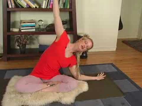 Yoga İçin Enerji Teşkil Etmektedir: Yoga Oturmuş Yan Streç Enerji İçin