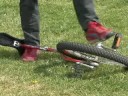 Nasıl Bir Tek Tekerlekli Sirk Bisikletine Binmek: Tek Tekerlekli Sirk Bisikletine Hüner Kadar Tekme Resim 3