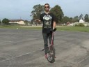 Nasıl Bir Tek Tekerlekli Sirk Bisikletine Binmek: Unicycle Koltuk Sürme Resim 3