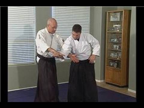 Yan Bilek Kapmak Savunması Karşısında Aikido: Aikido Bilek Karşısında Kapmak: Zenponage Resim 1