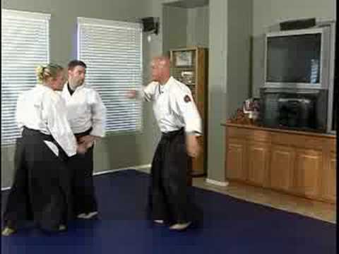 Aikido Teknikleri & Uygulamaları : Birden Çok Saldırganların Saptırmak İçin Nasıl: Aikido Teknikleri Resim 1