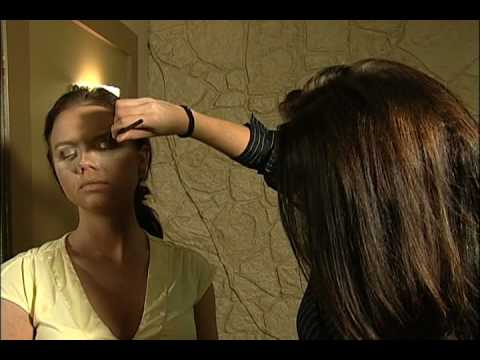 Kadınlar İçin Makyaj Teknikleri Sahne: Kahverengi Sahne Göz Farı Uygulamak Resim 1