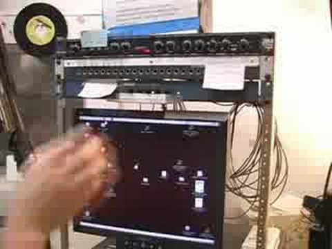Nasıl Bir Radyo İstasyonu Çalışır: Radyo Dj Mikrofon Yerleştirme