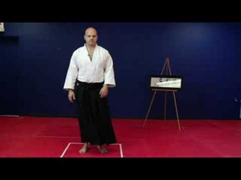 Aikido Egzersizleri Ve Uzanıyor: Aikido Meydanı Hareketleri