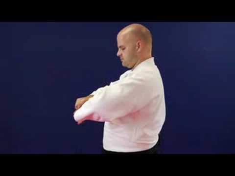 Aikido Egzersizleri Ve Uzanıyor: Bilek Aikido Streç Büküm