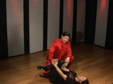 Kung Fu Uzanıyor: Kung Fu Bacak Oturmuş Çapraz Streç