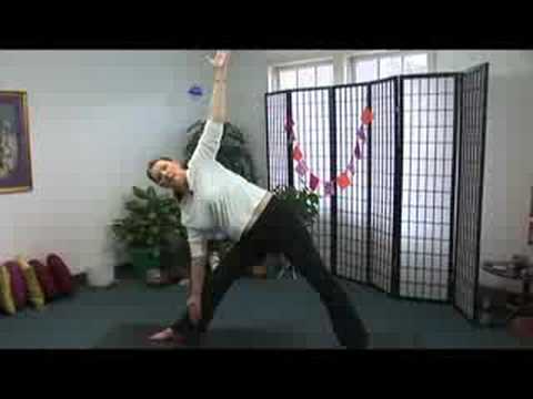 Yoga Üçgen Poz (Trikonasana): Yoga Üçgen Poz: Elini Kaldırsın