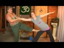 Yoga Poses Yardımcı Oldu: Yardımlı Yoga Üçgen Poz Resim 4