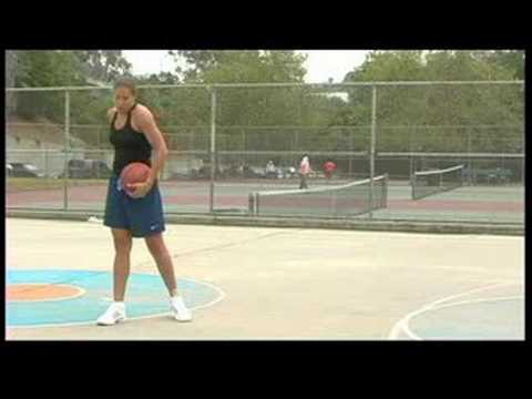 İpuçları Geçen Kadın Basketbol: Arka Basketbolda Top Sürme Arkasında Resim 1
