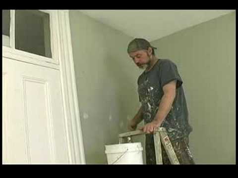 Nasıl Bir Oda İçin Boya : Tavan Kenarları Boyamak İçin Bir Fırça Kullanarak 