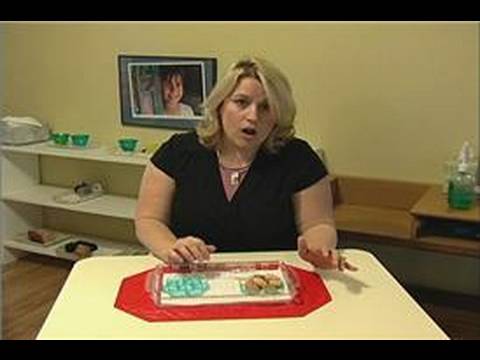 Okul Öncesi Montessori Etkinlikler: Öğretim Çocuklar Maşa Kullanımı Resim 1
