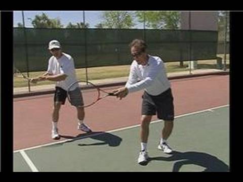 Teniste Servis Döndürme : Bir Tenis Hizmet Döndürmek İçin Hazır Duruş 