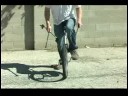 Nasıl Bir Tek Tekerlekli Sirk Bisikletine Binmek: Şeytan Sopa Üzerinde Tek Tekerlekli Sirk Bisikletine Kullanarak