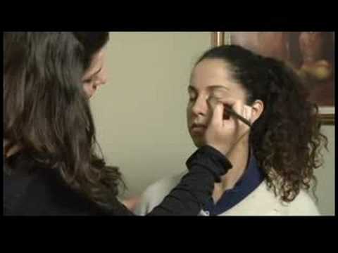 Makyaj İle Yüz Şekillendirme : Cream Foundation Burun Kontur Uygulamak  Resim 1
