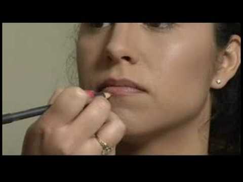 Makyaj İle Yüz Şekillendirme : Dudak Kontur Uygulayarak Liner 