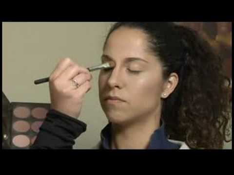 Makyaj İle Yüz Şekillendirme : Fondöten Burun Kontur Uygulamak 